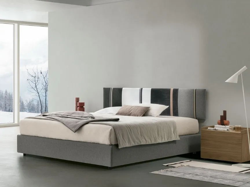 Letto sommier Diagonal con box contenitore e pannello testiera di Tomasella