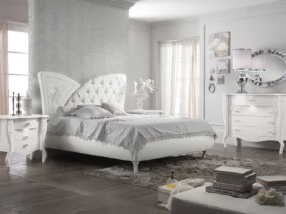 Letto in pelle con parte della testiera in legno decorato Chloè di Mobilificio AG